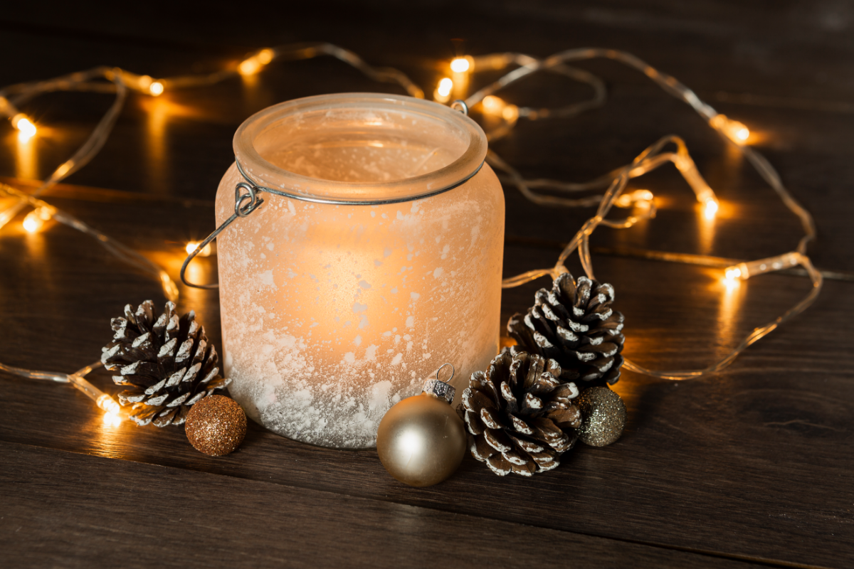 weihnachten im glas basteln teelicht aus einfamchglas dekoriert mit weisserfarbe