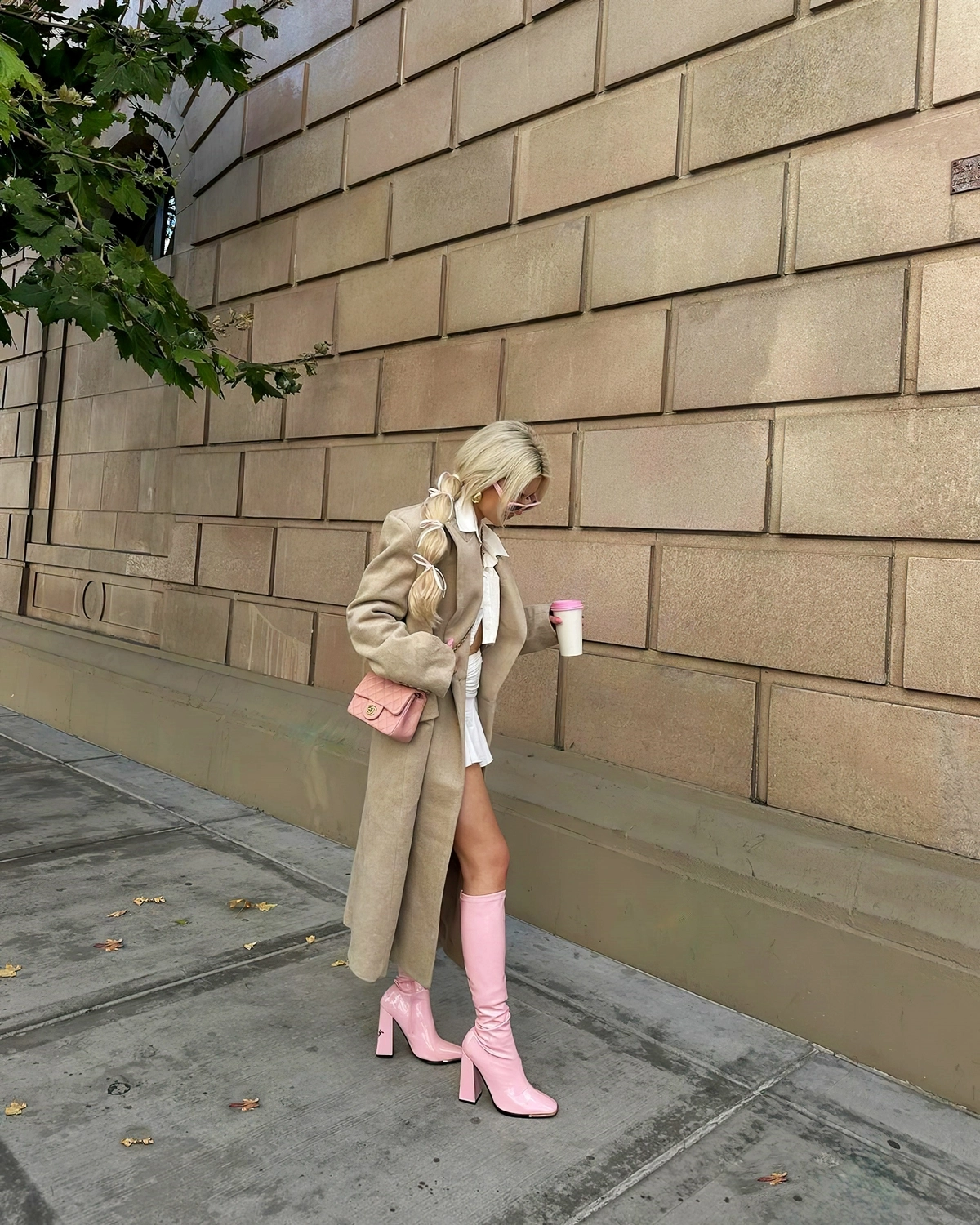 barbie look damen beige mantel rosa stiefel shestyledwhat