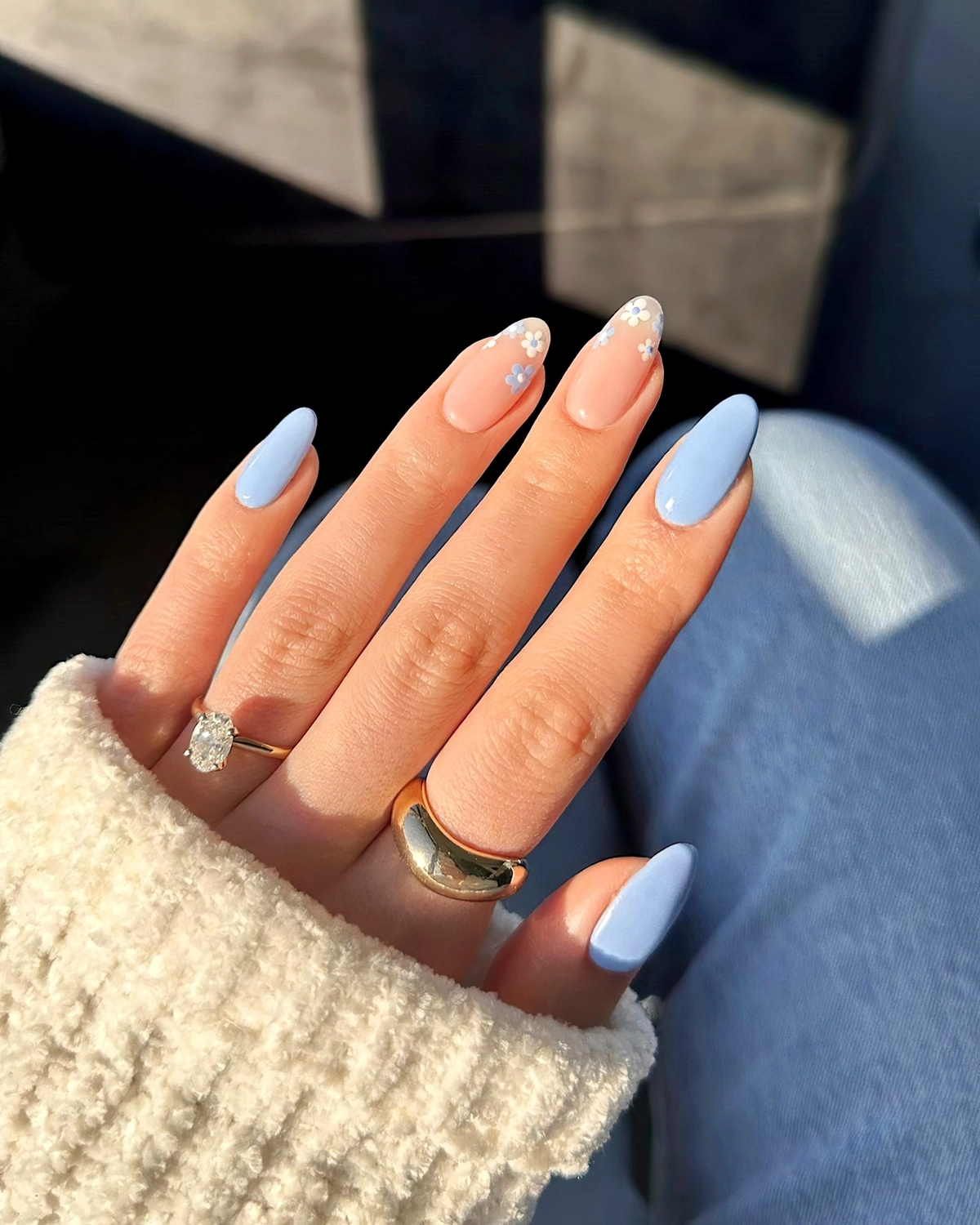 blaue fingernaegel elegantes nageldesign in babyblau heluviee