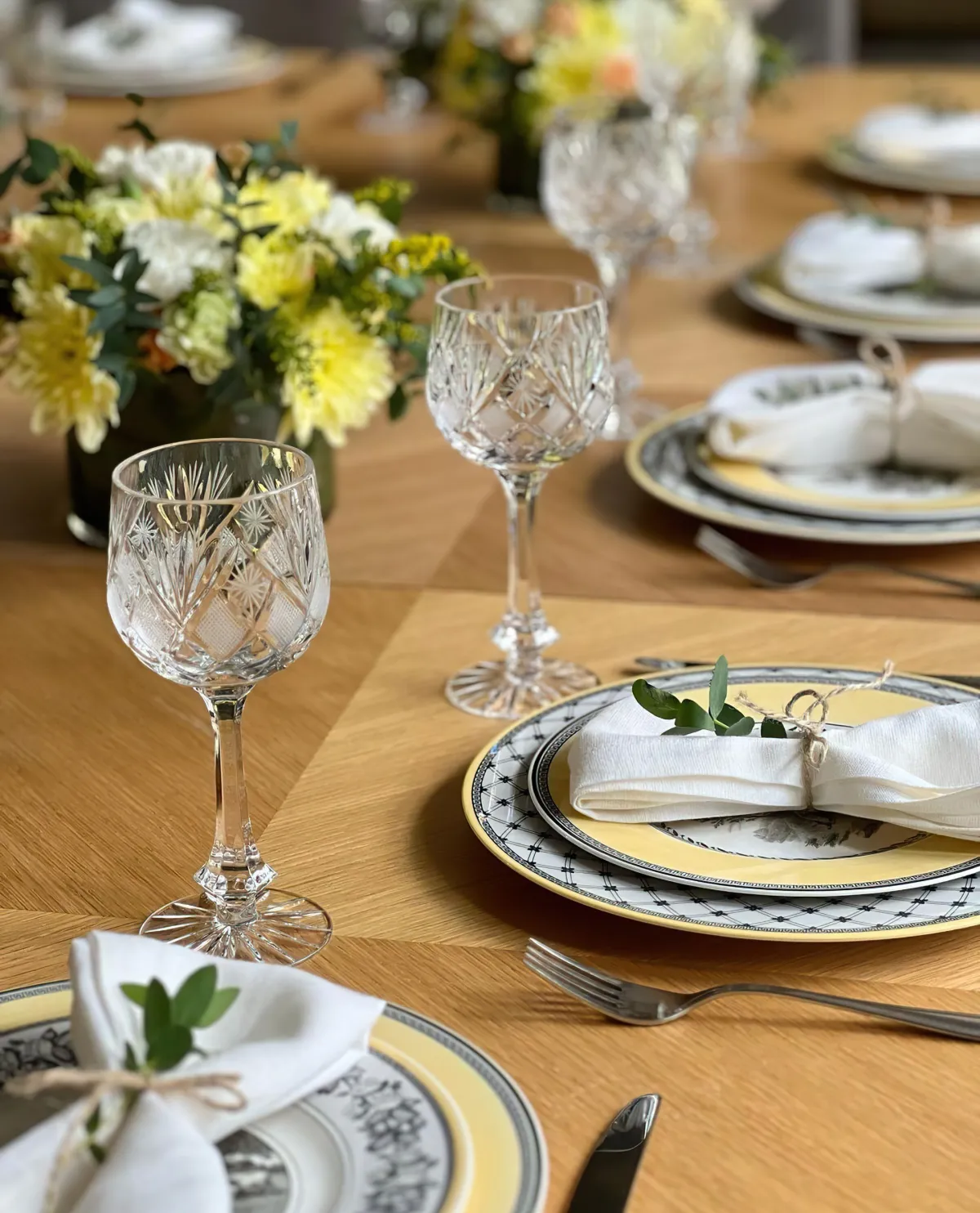 Dining Table Decoration Ideas Yellow Round Vases