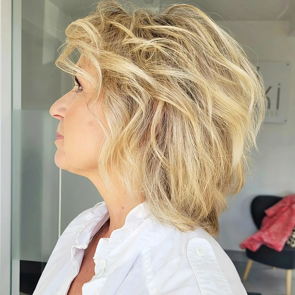 frisuren fuer mittellanges haar ab 50 gestufter blonder bob mit fransen 