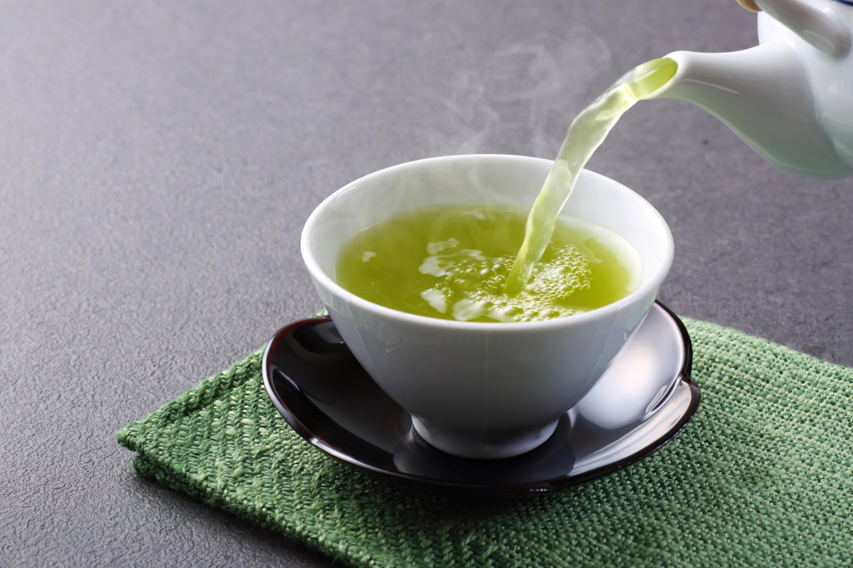 gruener tee fuer das immunsystem trinken