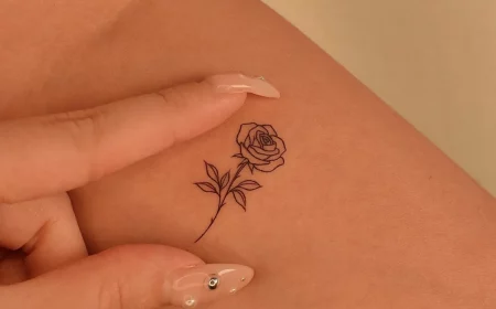 kleines rosen tattoo am unterarm blumen tattoos