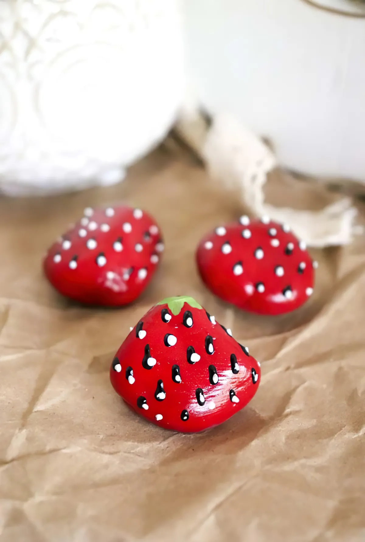 malen mit kindern steine dekorieren als erdbeeren