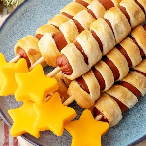 schnelles fingerfood am vortag zubereiten haenchenwurst umgewickelt mit teig helloyummy co