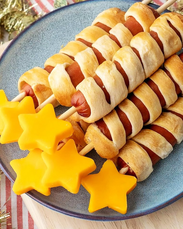 schnelles fingerfood am vortag zubereiten haenchenwurst umgewickelt mit teig helloyummy co