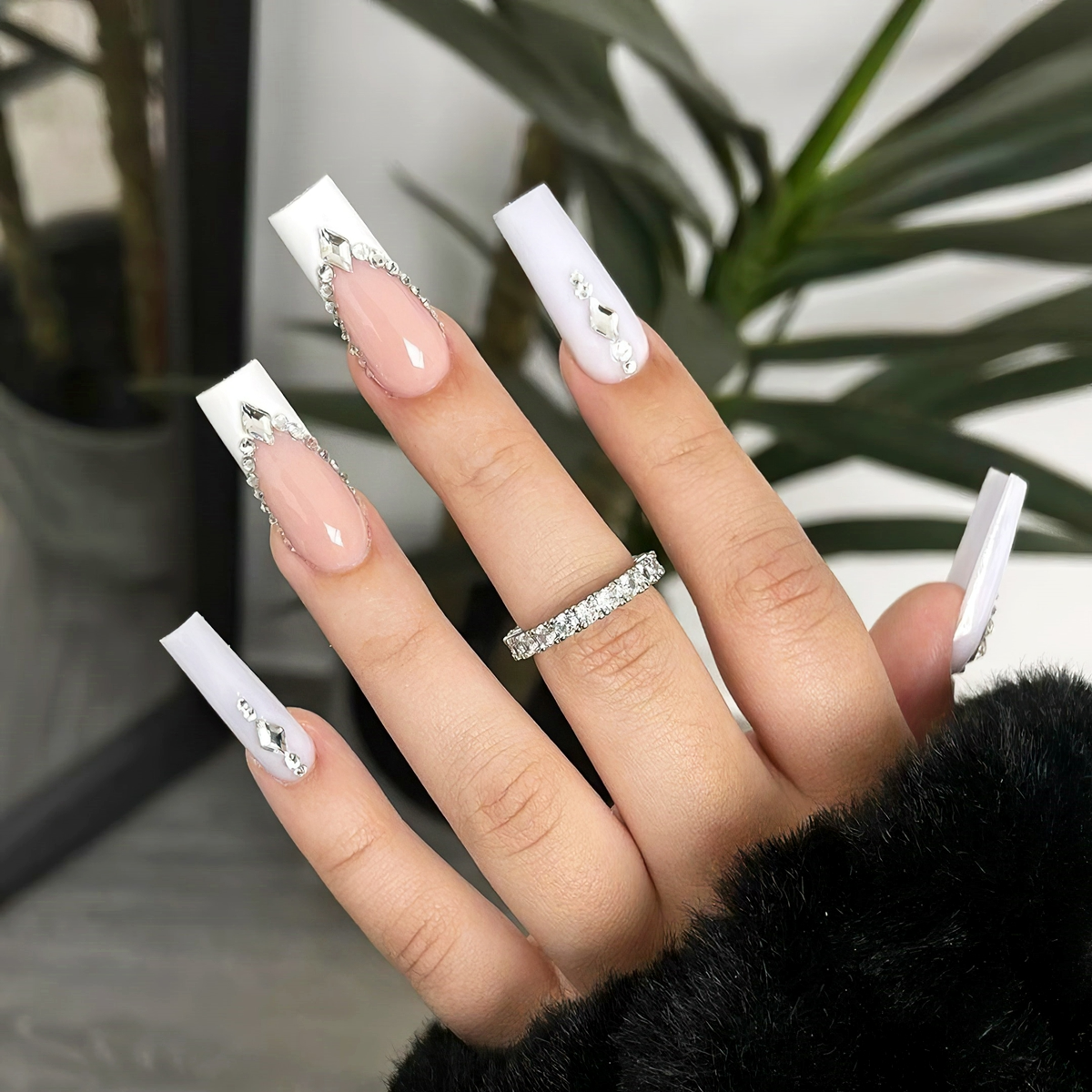 winter nagel ideen french nails mit strass chiconails