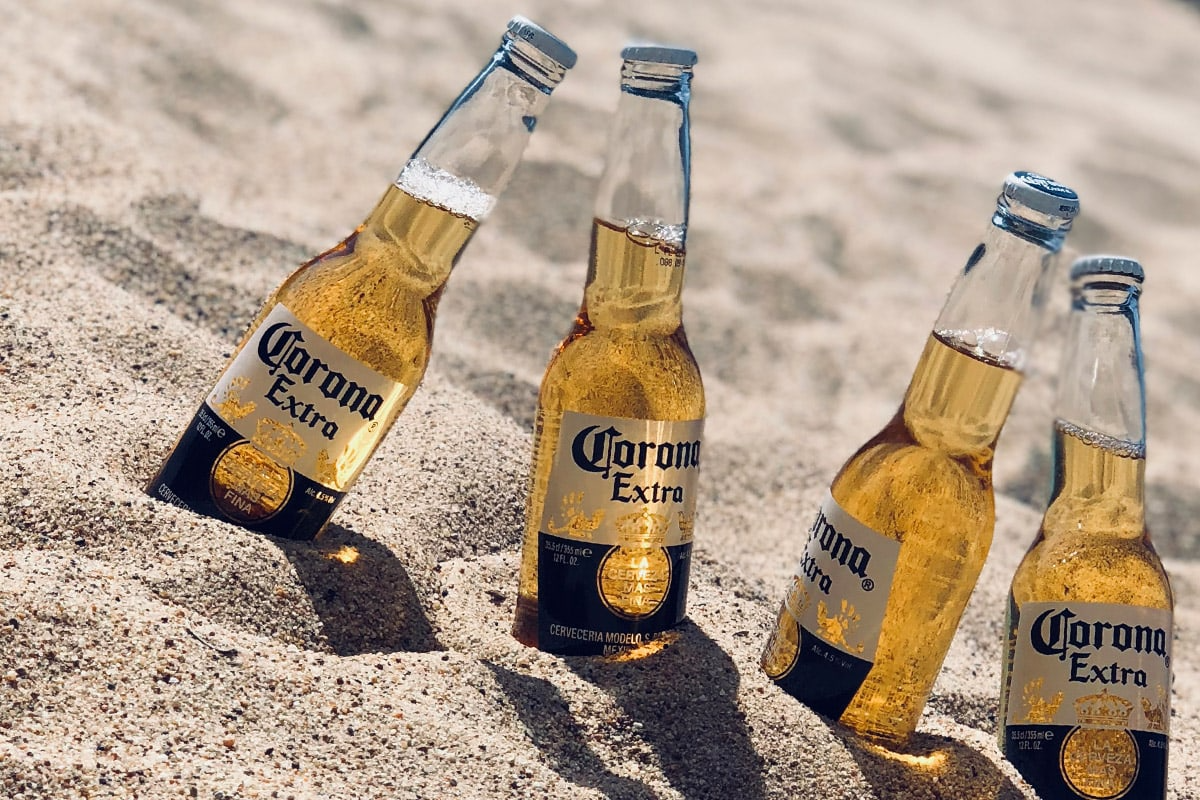corona biere im sand