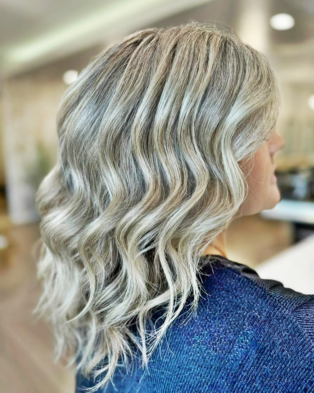 grau blonde haare schulterlange graue haare mit silbernen strahnen blondefaithsalon