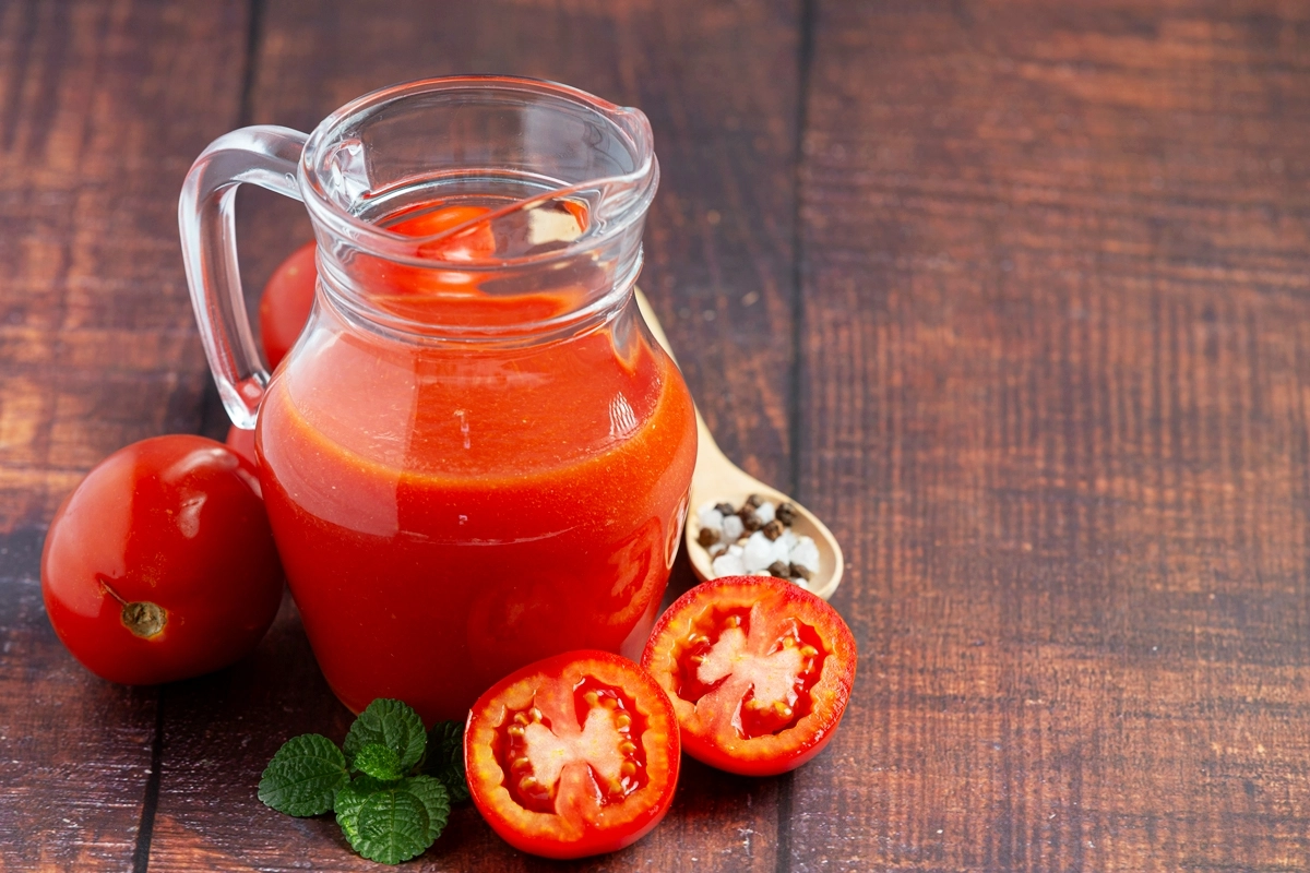 mitesser auf der nase entfernen mit tomatensaft und zitrone