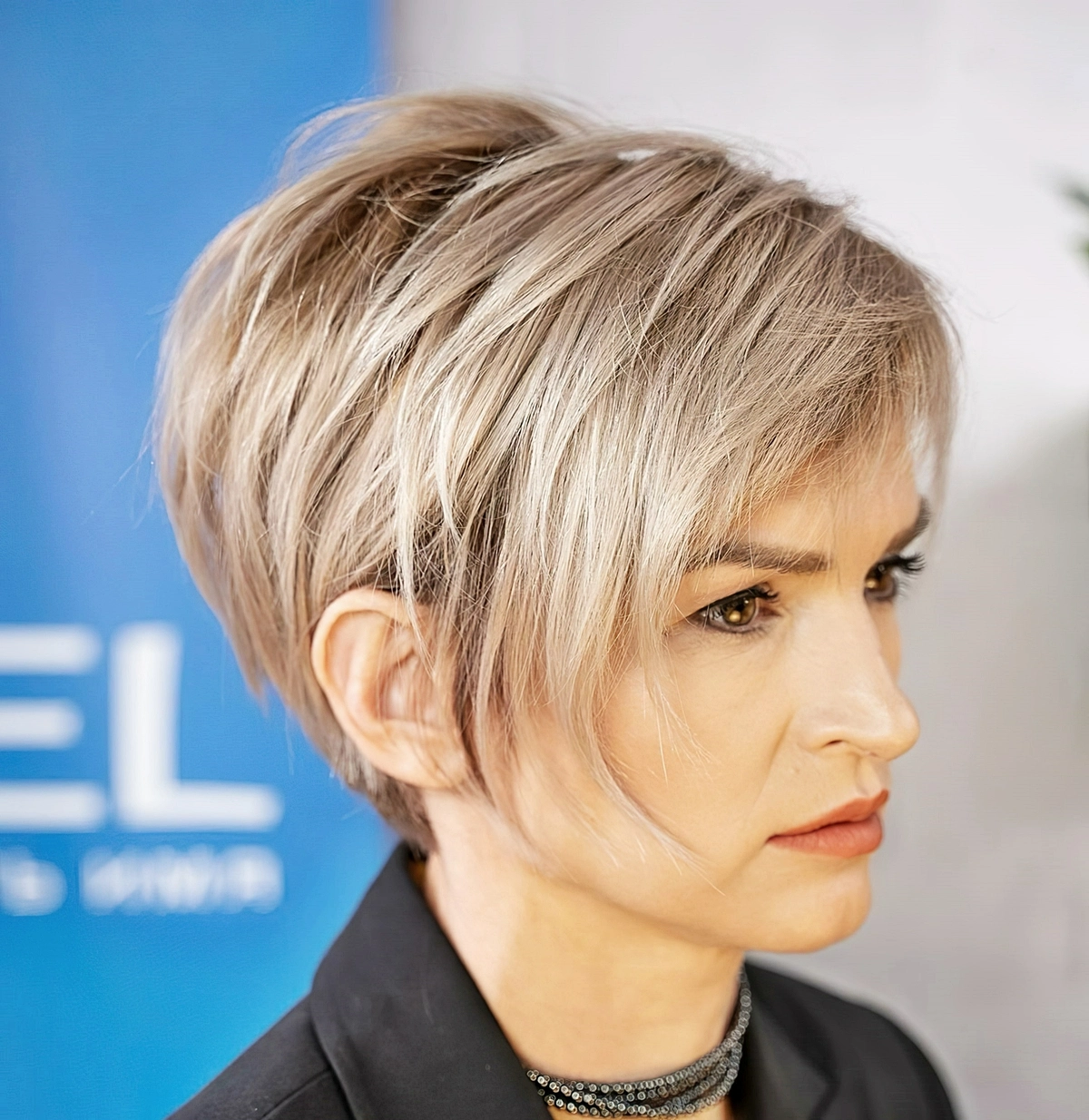 peppige frisuren fuer frauen ab 50 pixie bob glatte haare fhaarschnitte feines haar 