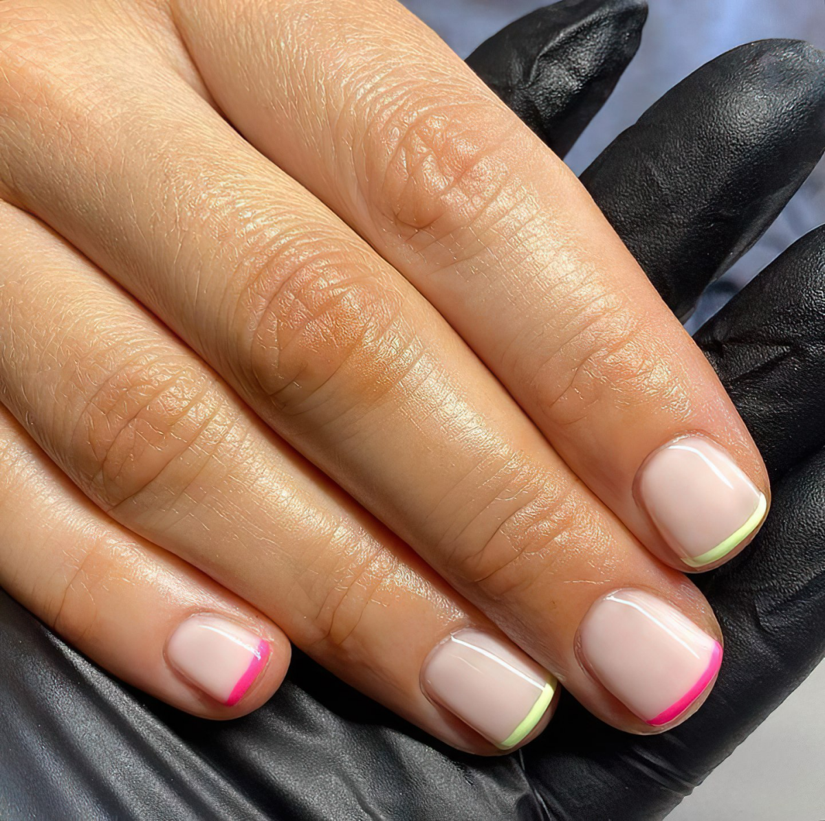 pink und gruen french tips nailsbylucy 