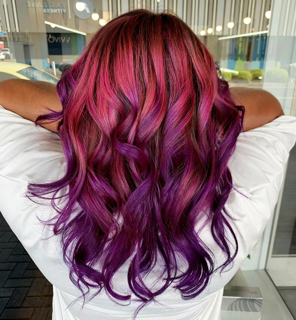 rote straehnen trendige haarfarben frauen hair with mahina