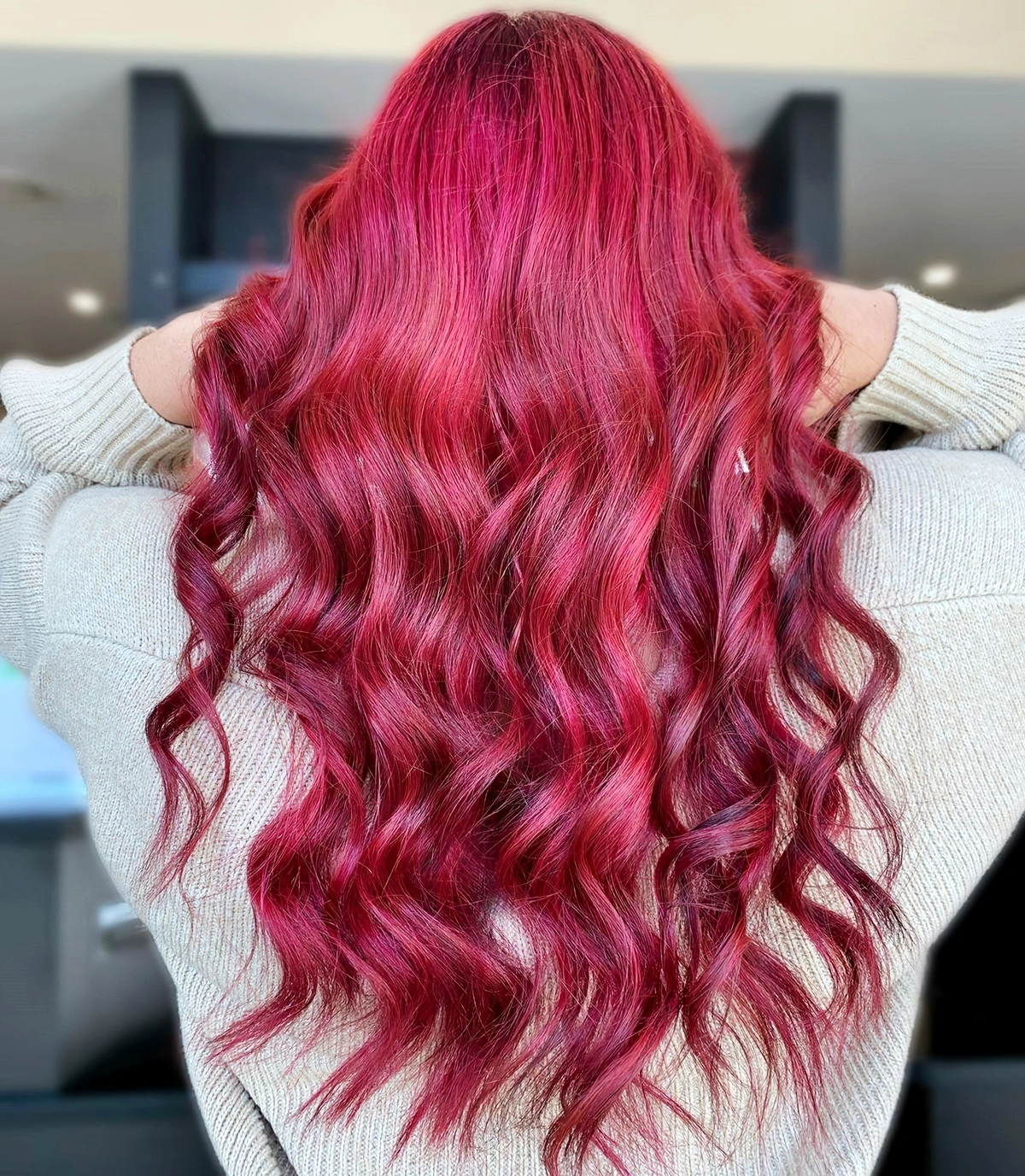 trendige haarfarben damen 2024 rote haare hair with mahina