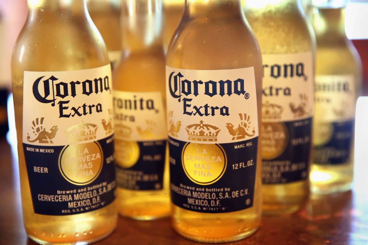 viele flaschen corona bier