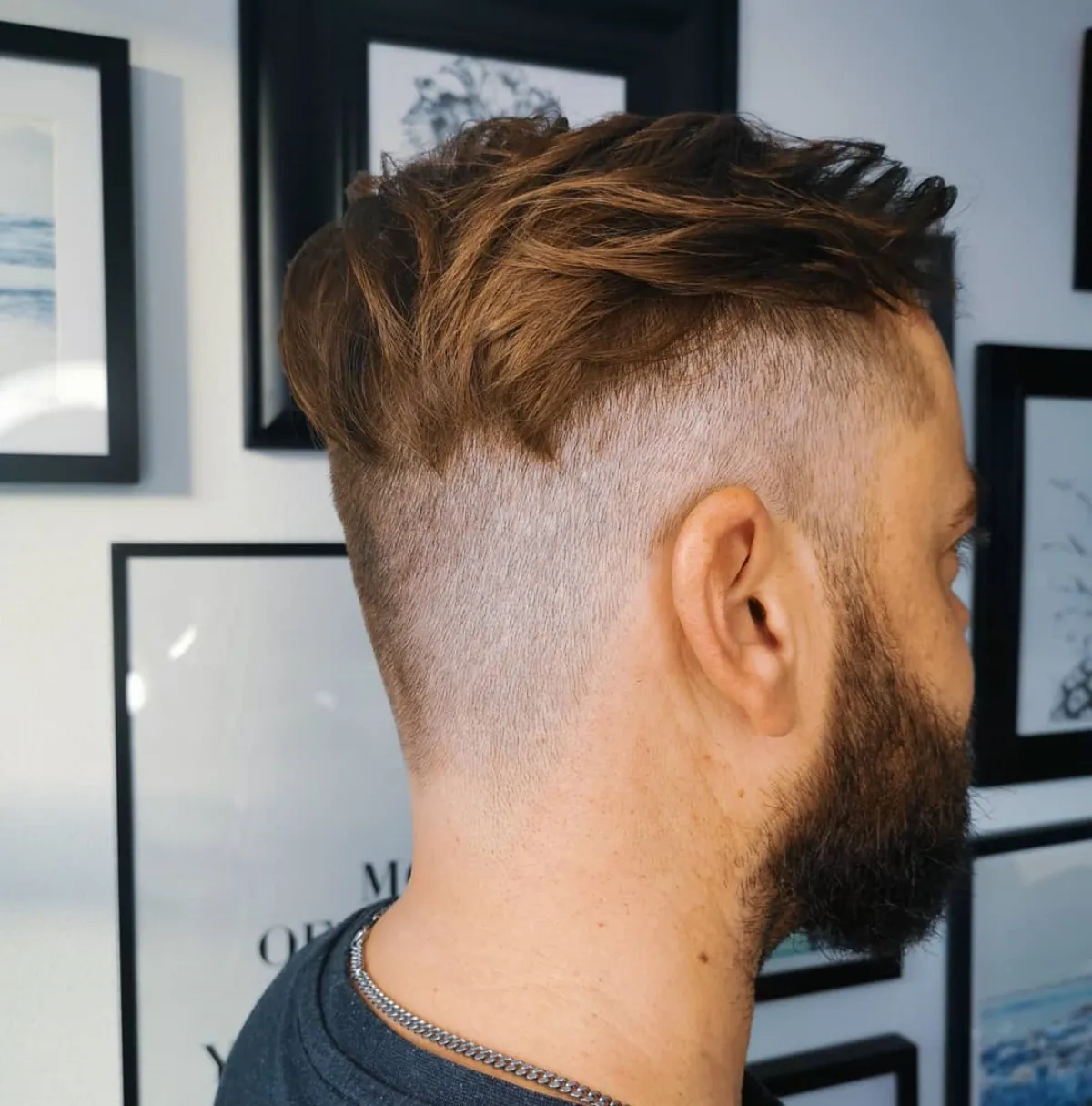 high fade haarschnitt mit bart männerfrisur