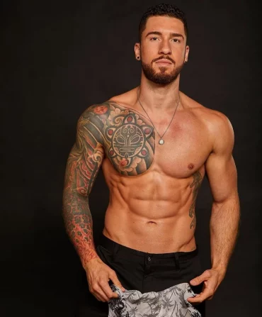 männer tattoos trends 2024 am brust und arm keltische motive