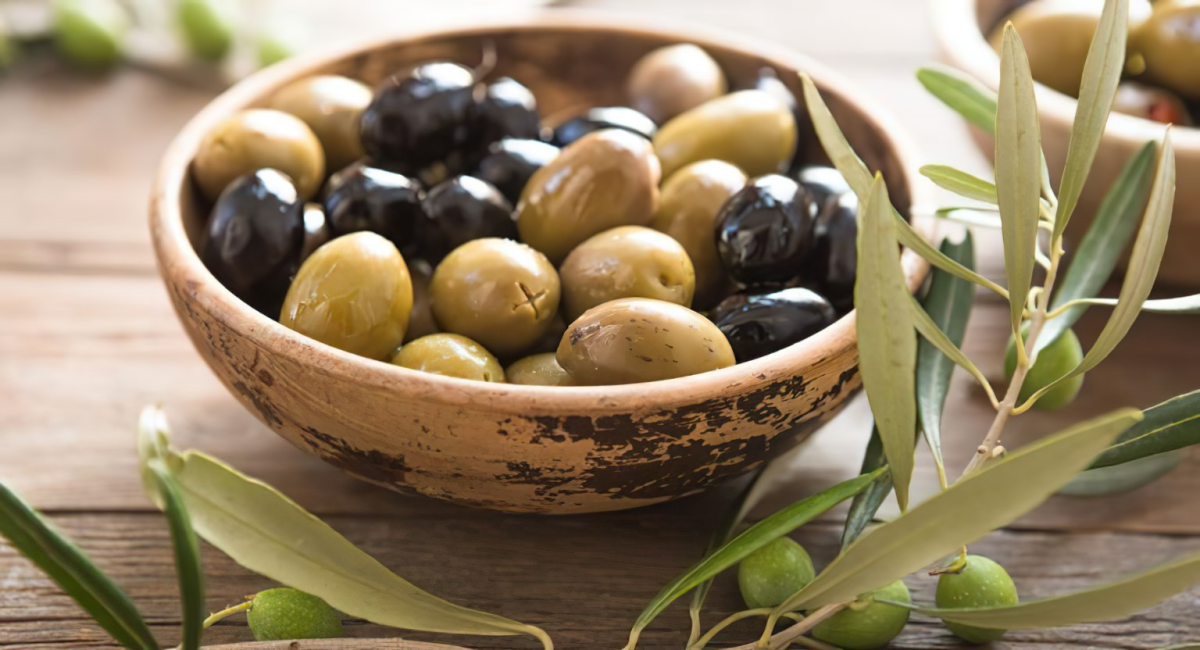 oliven essen fuer gesunde und junge haut