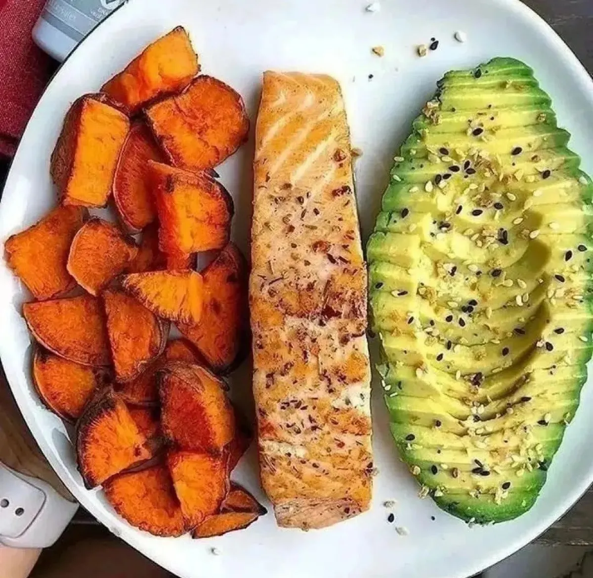 rezepte ohne kohlenhydrate gesundes abendassen ideen fisch avocado süßkartoffeln