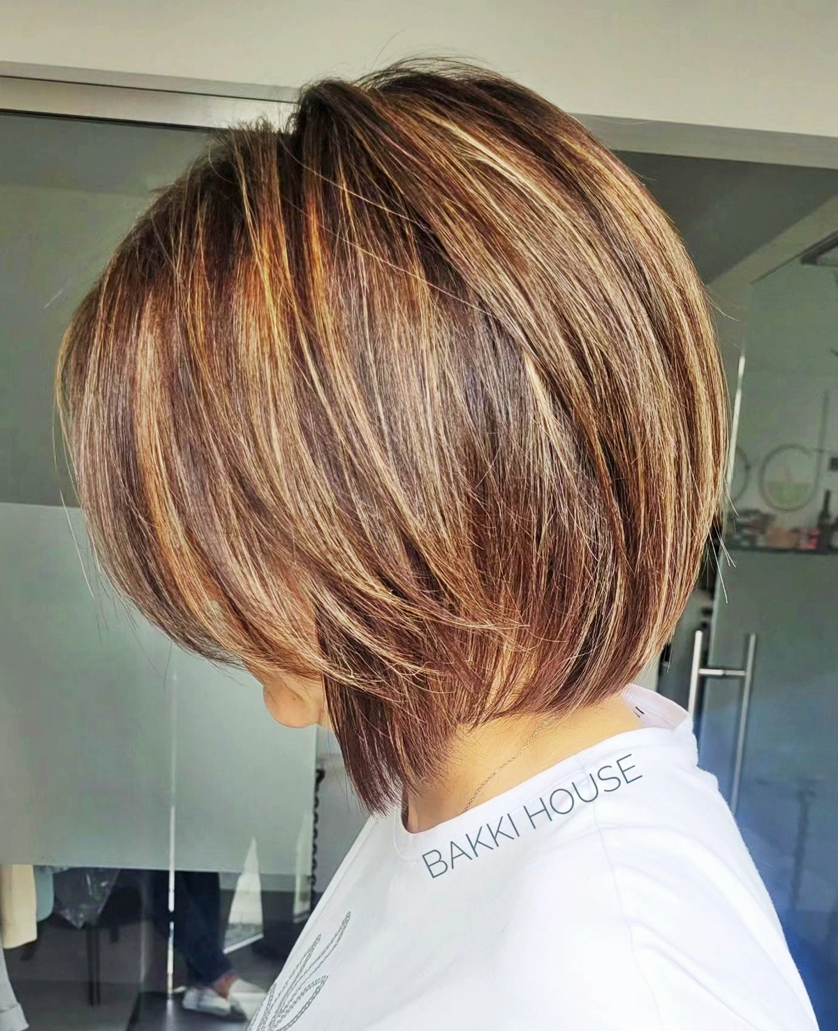 schulterlange haare stufig abgerundeter bob braune haare 