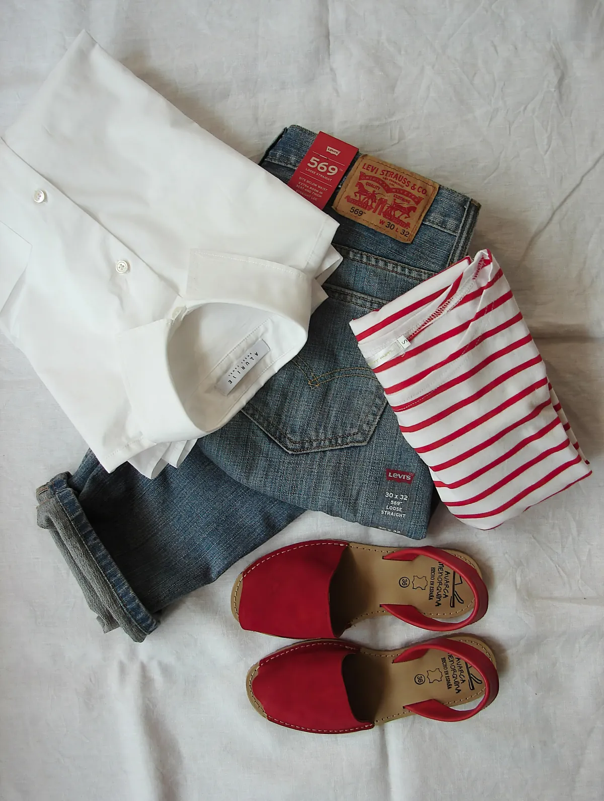 textil großhandel mit accessoires outfit aufpeppen jeans rote schuhe
