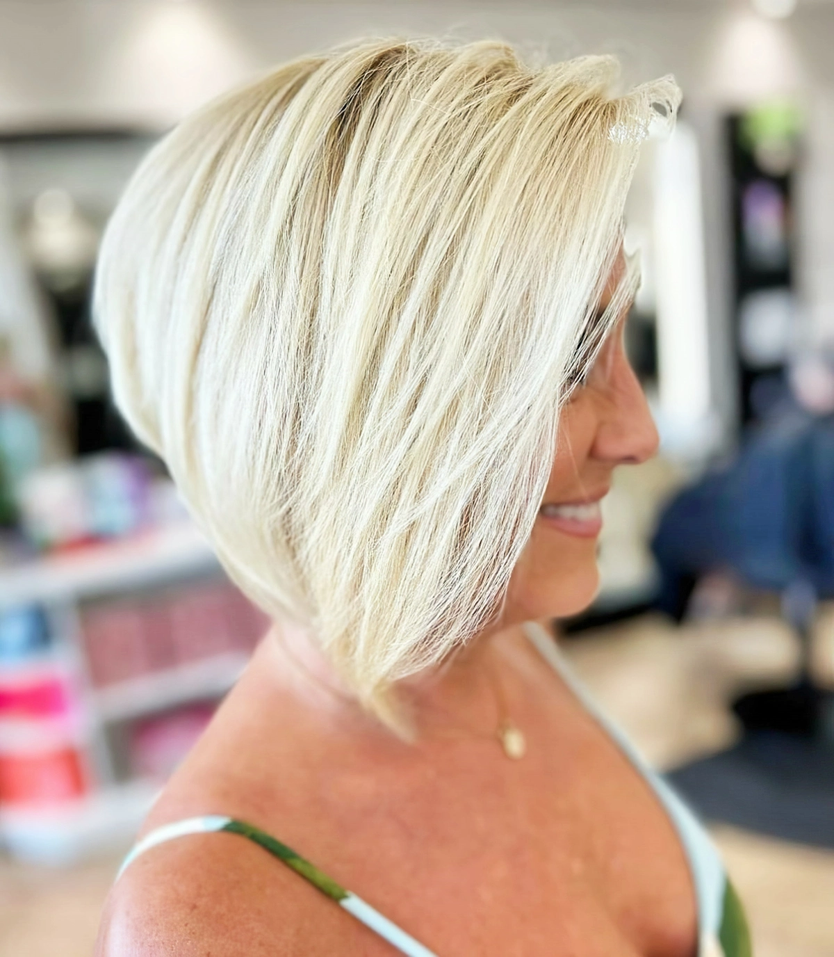 bob frisuren gestuft ab 50 platinblonder a linien bob kurz hinten lang vorne thebeautydistrictnaples