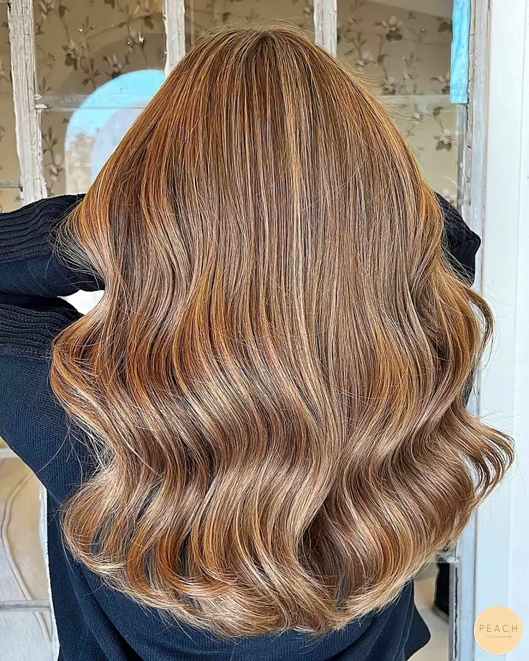caramel haarfarbe mit goldblonden highlights peachstockholm