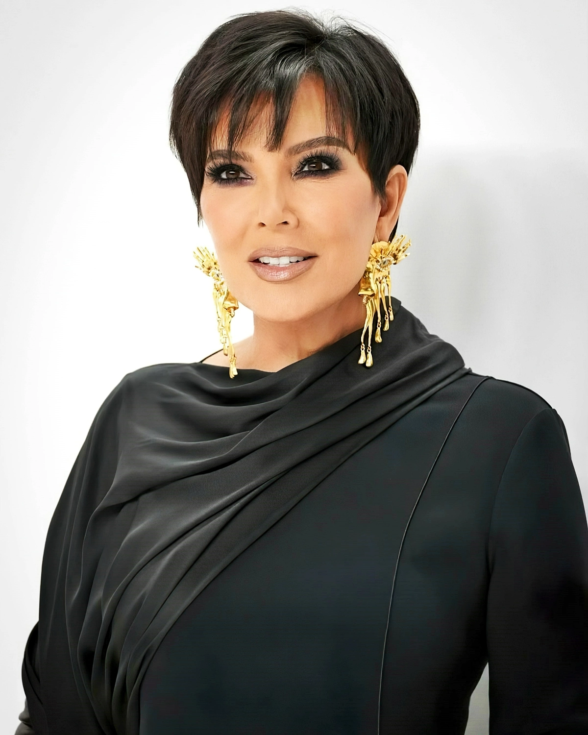 frisuren ab 50 pixie cut aeltere frauen kris jenner schwarze kurze haare 