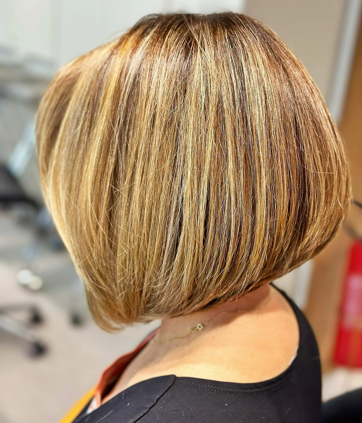 frisuren frauen ab 60 a linen bob schnitt brauen haare mit blonden strahnen mayconfurtuosohairstylist