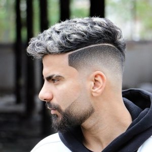 frisuren mit locken maenner schwarz graue haare fade hair