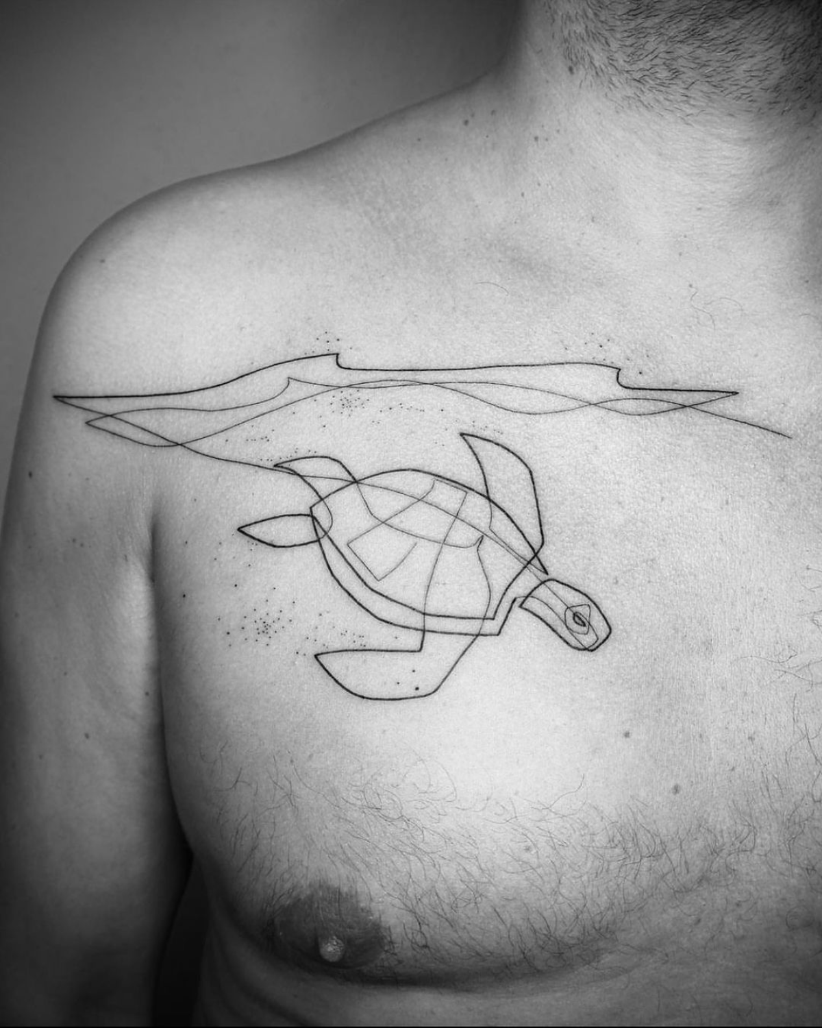 großes one line tattoo mit schildkröte
