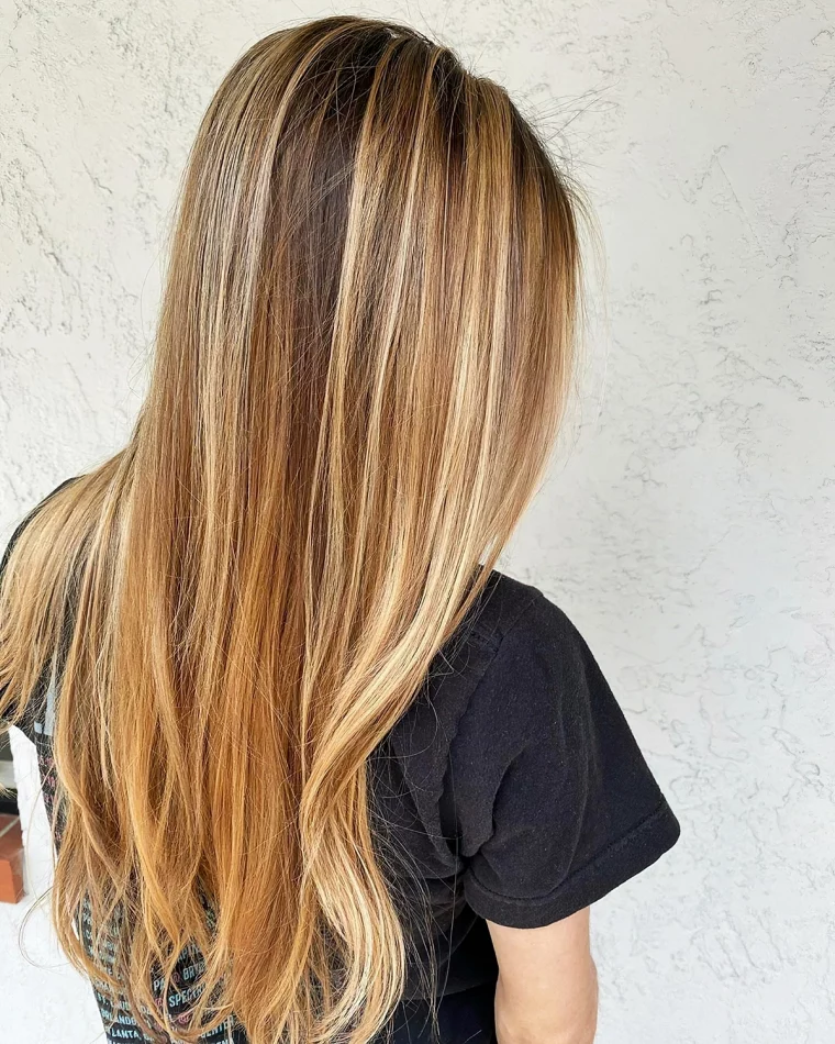 karamell haarfarben karamellfarbene lange haare mit goldblonden strahnen hair by alexisr