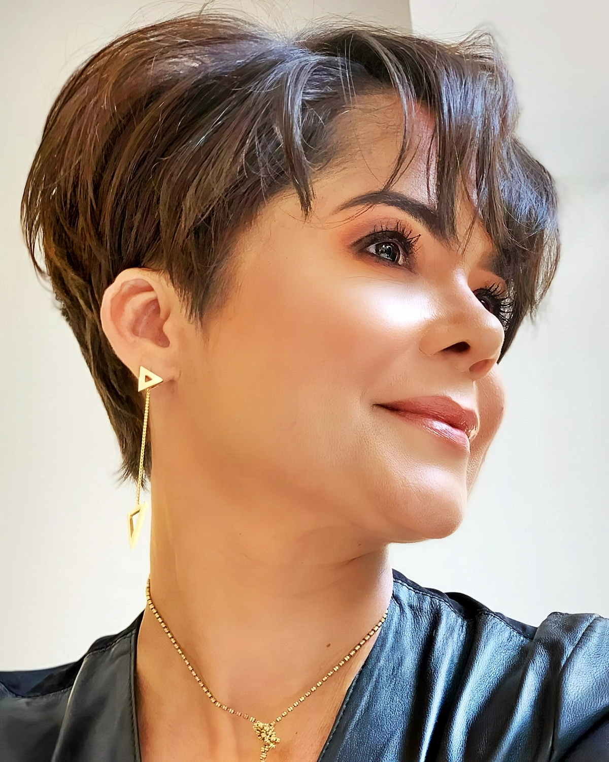 kurzhaarfrisuren verjuengender schnitt kurze haare pixie cut braune haare mit pony diegomarcsant