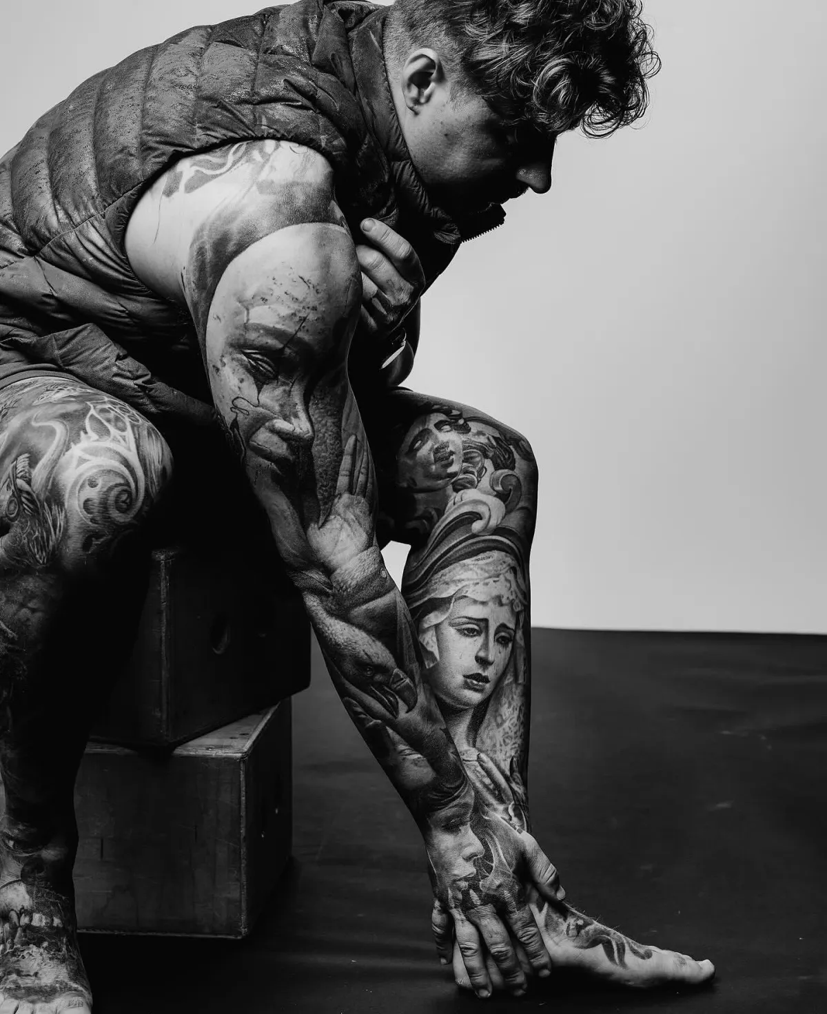 leg sleeve tattoo mann gesichter designs