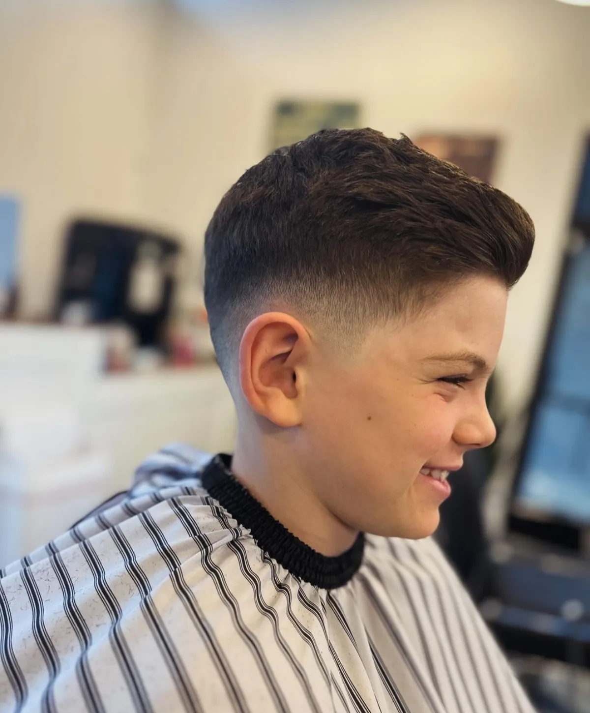 mid fade cut jungs haarschnitt trends 2025