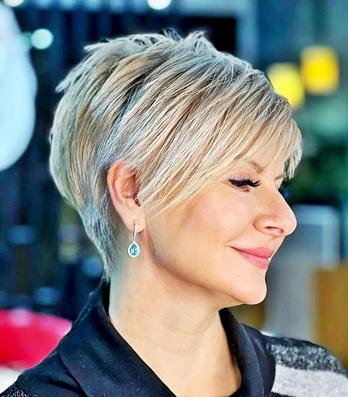 pfiffige kurzhaarfrisuren frauen frech long pixie blonde haare fransige frisur we professional