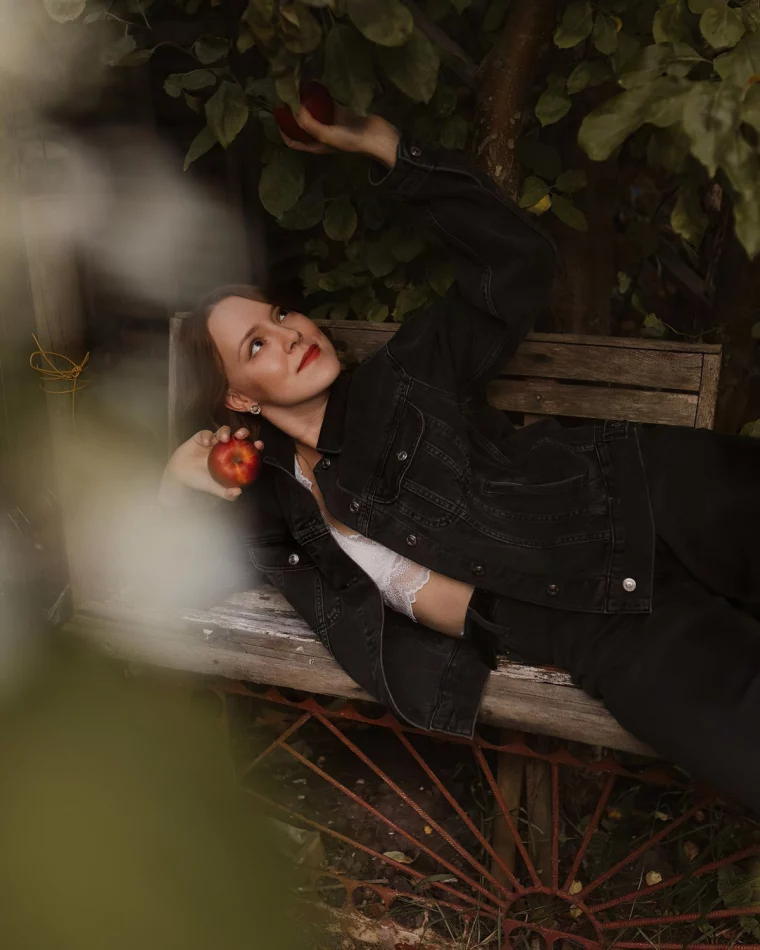 schwarze jeans moderne modelle