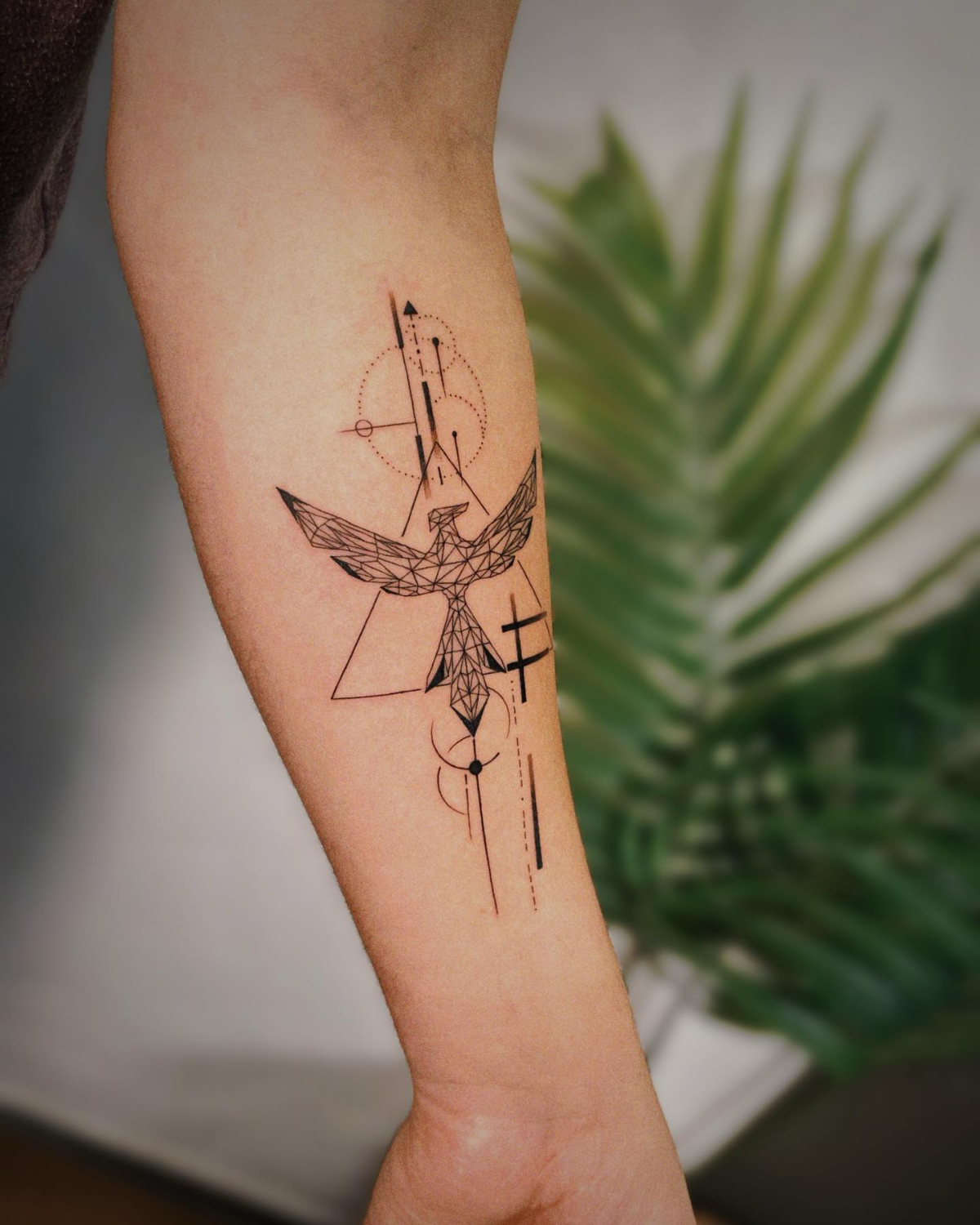 geometrisches phönix tattoo