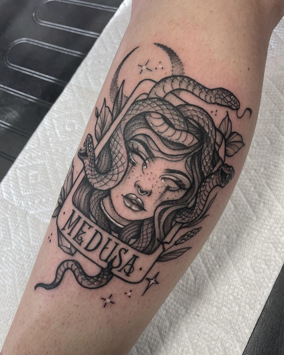 medusa tattoo auf dem arm