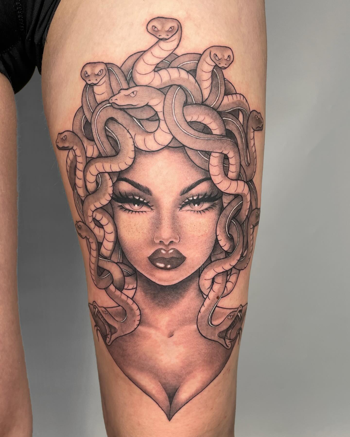 medusa tattoo mit schlangen