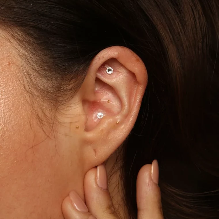 minimalistische shen men piercings