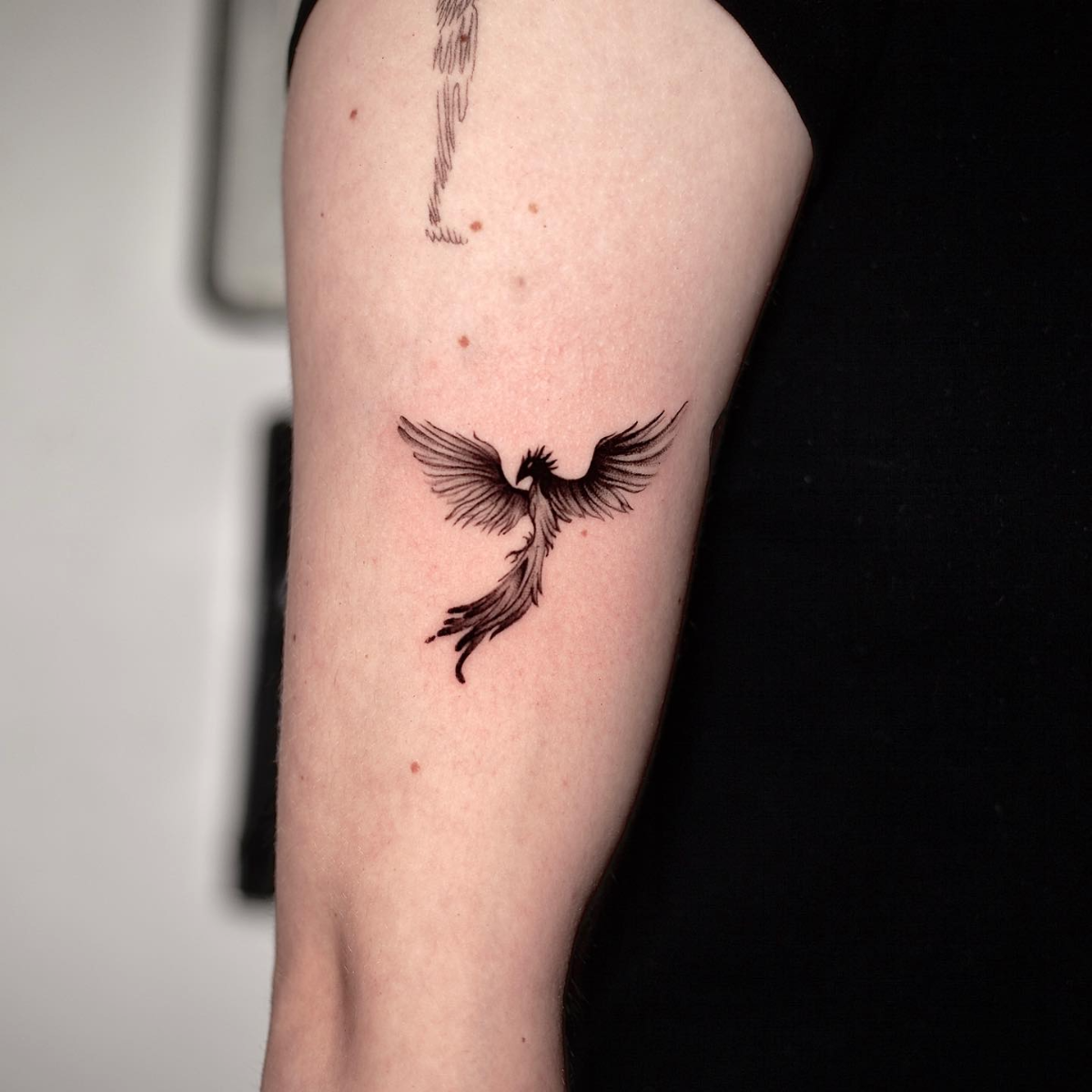 schwarzer phönix tattoo