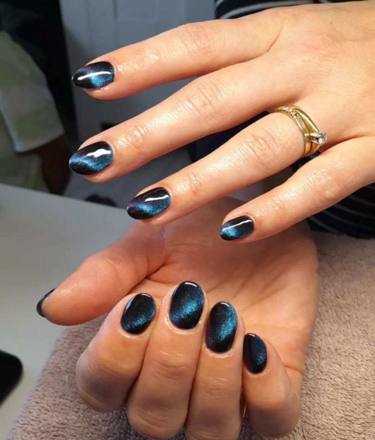 blaue fingernaegel cat eye nägel nagelfabriek
