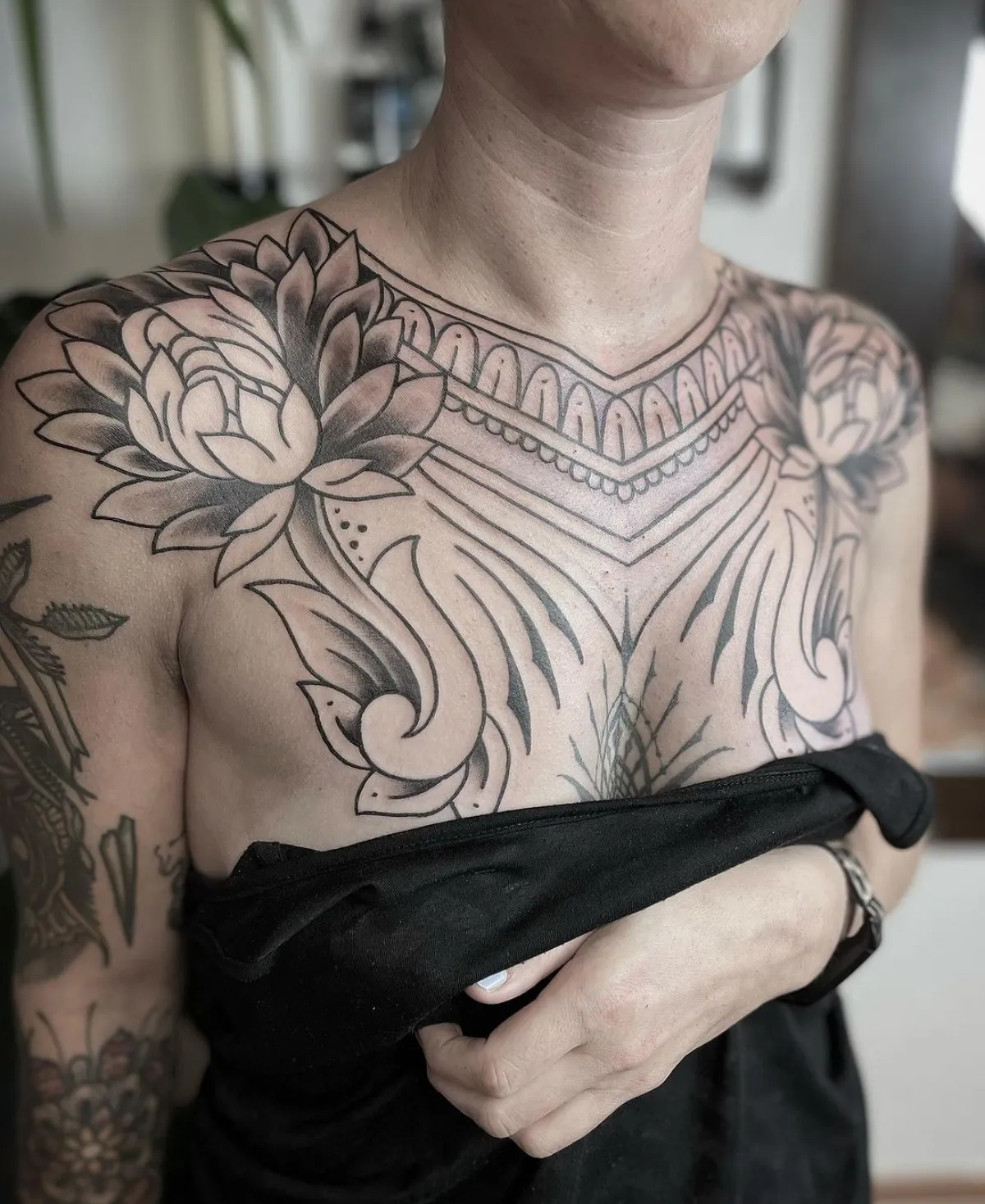 mandala tattoo dezentes motiv unter brust