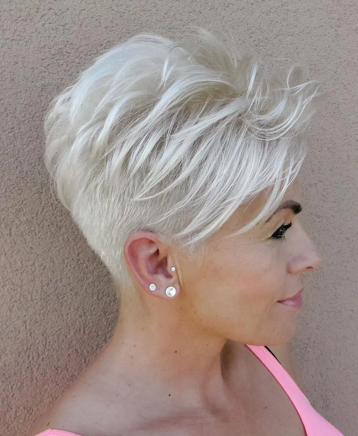 freche kurzhaarfrisuren ab 50 pixie cut blonde haare