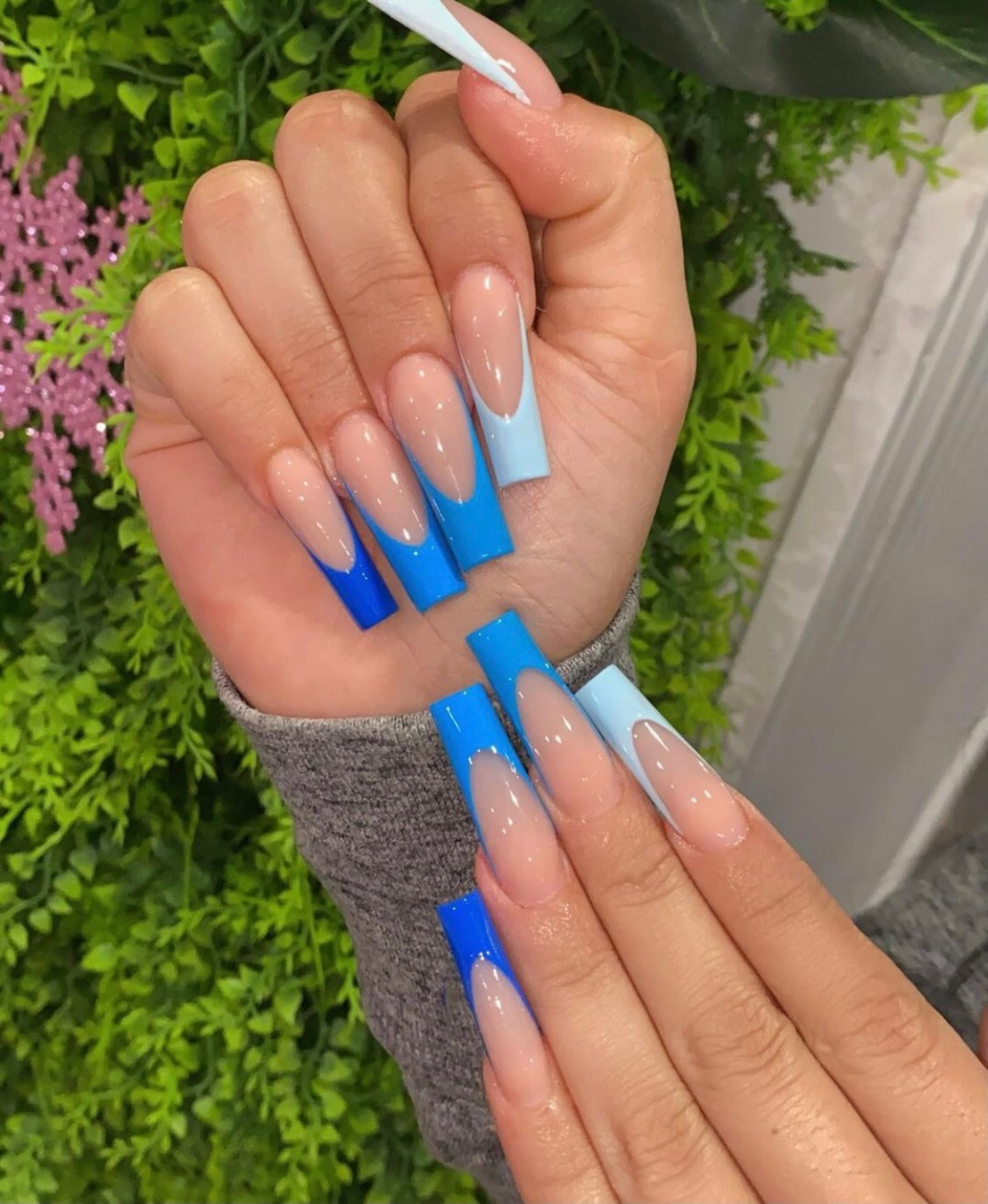 french mani in blau thenailconnection