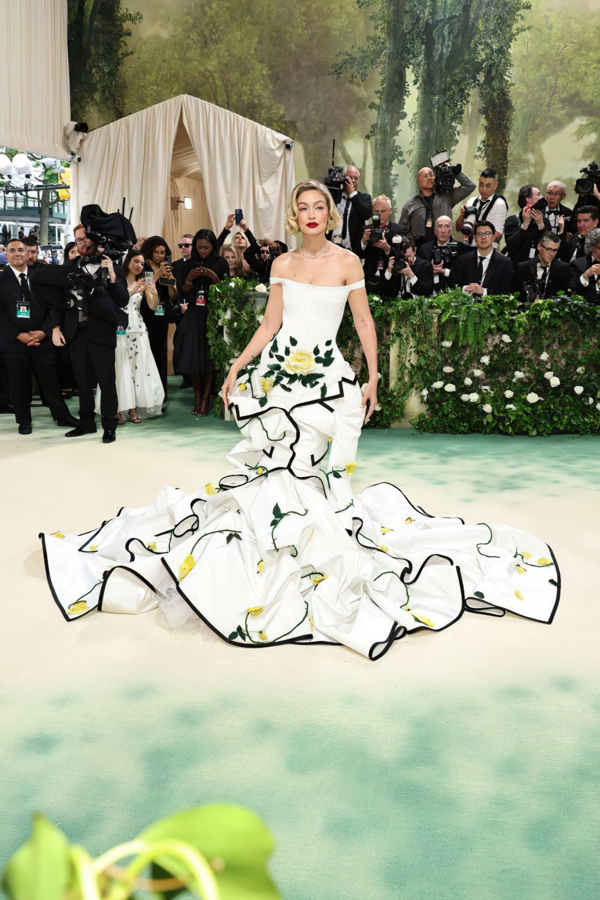 gigi hadid met gala 2024