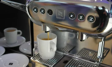 kaffeemaschine mit kondenswasser aus trockner reinigen