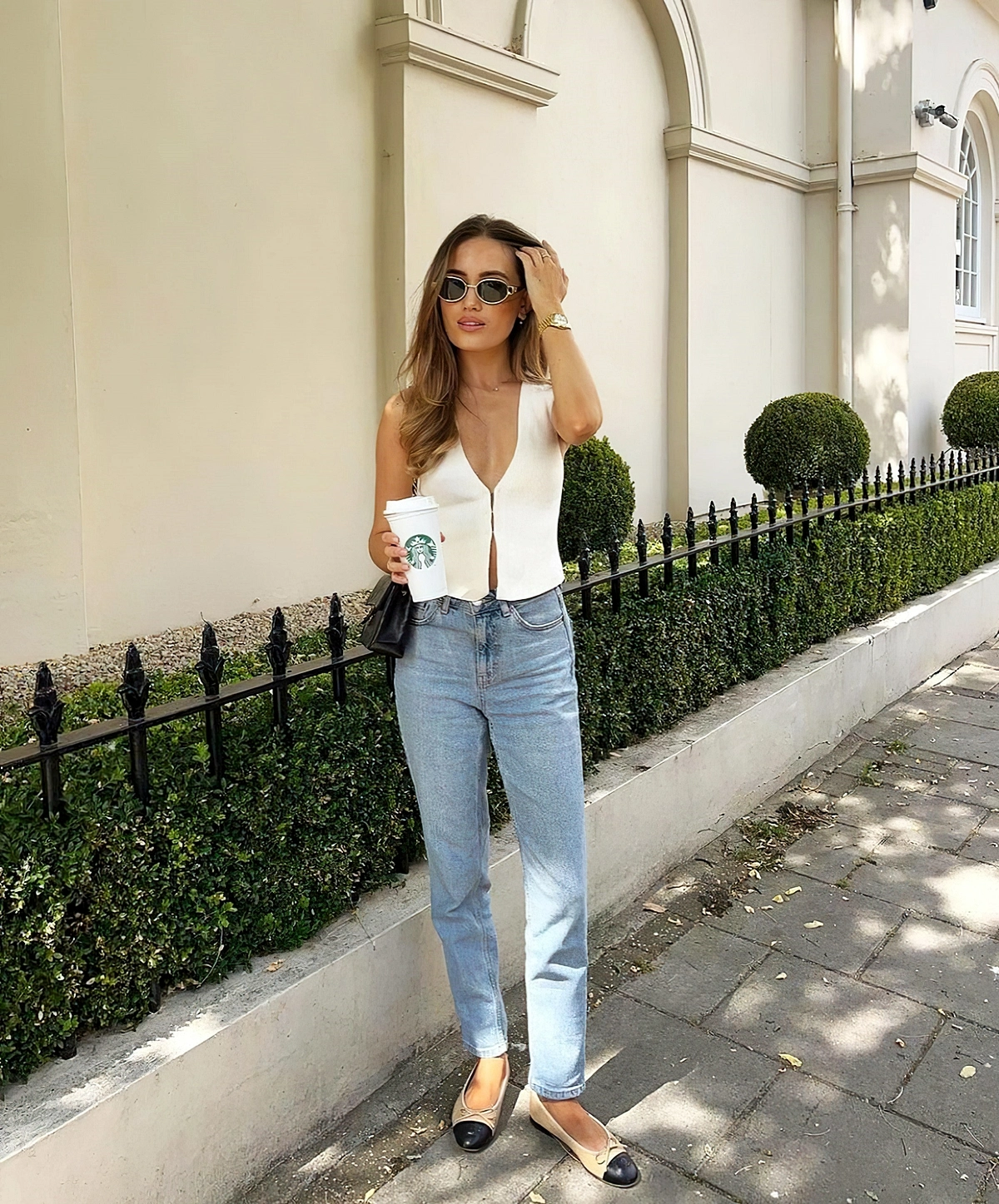 mom jeans style alltagsoutfit damen kleidung trends 2024 