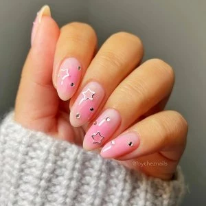 rose nails mit silbernen dekorationen babyboomer hellrosa naegel